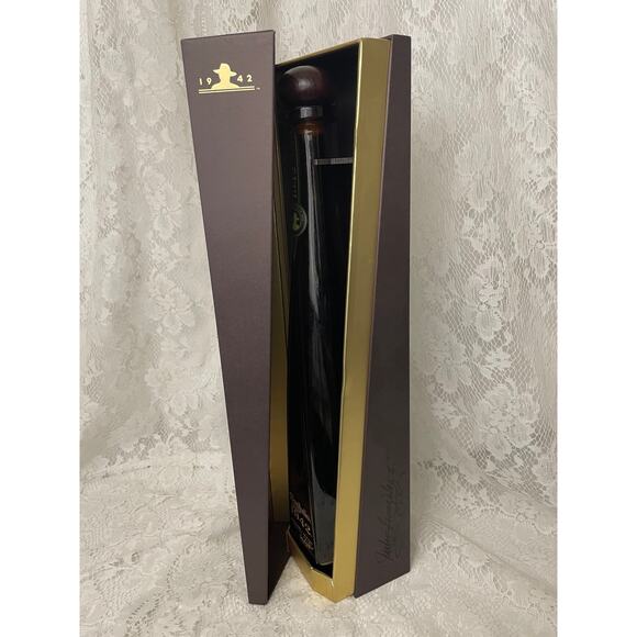 Empty Don Julio 1942 Tequila local Anejo Bottle 750ml with Box & Top (Empty) - Picture 9 of 12